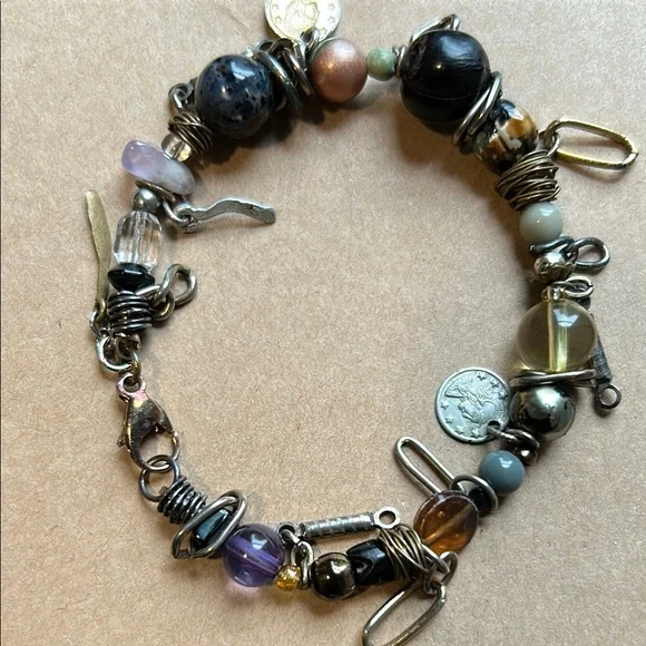 Vintage Metal Charm and Beads Charm Bracelet - Picture 4 of 4